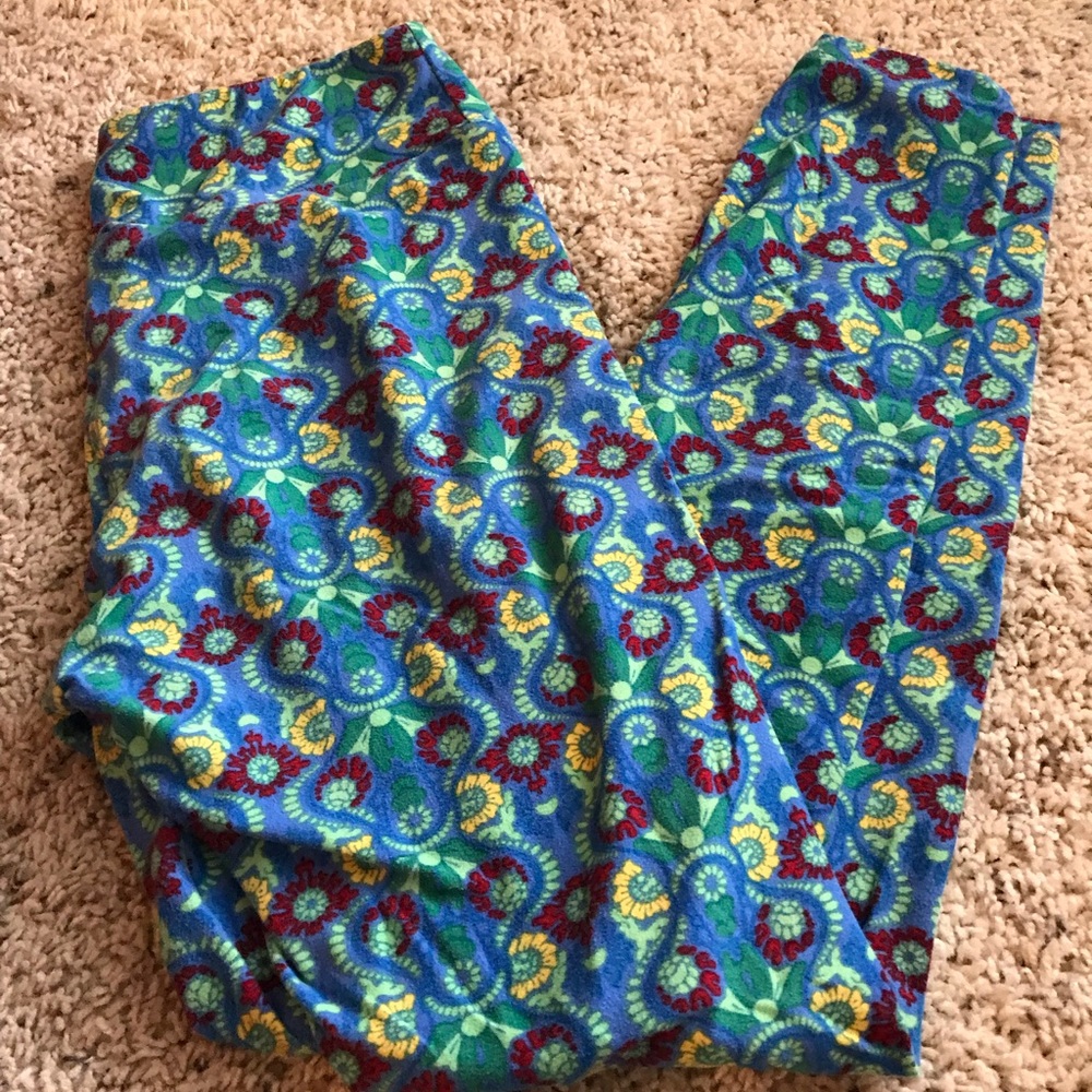 Lularoe OS leggings.